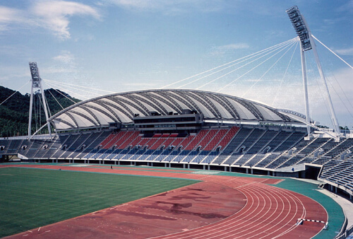 สนามแข่งกรีฑา สวนสาธารณะออกกำลังโดยรวมของเมืองคุมาโมโต้