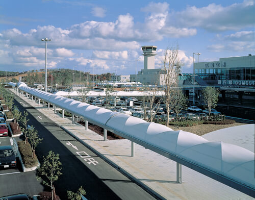 Hiroshima Airport / roof of pavement